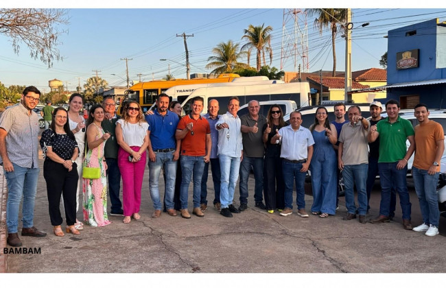 Executivo e Legislativo juntos por Rio Verde Entrega de novos veículos reforça a união entre os poderes e garante avanços para a população