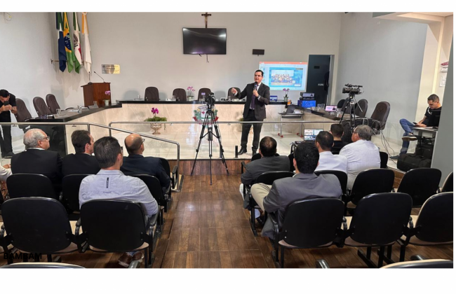 Câmara Municipal de Rio Verde recebe palestra sobre a conexão da sociedade com o Legislativo