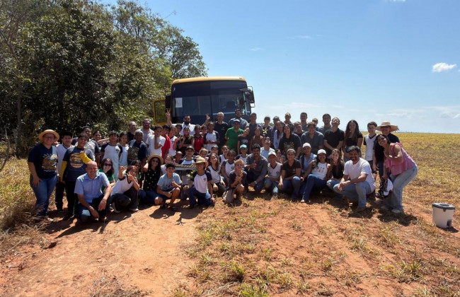 A&ccedil;&atilde;o in&eacute;dita da C&acirc;mara Municipal promove o plantio de mais de 100 mudas na nascente do Rio Verde