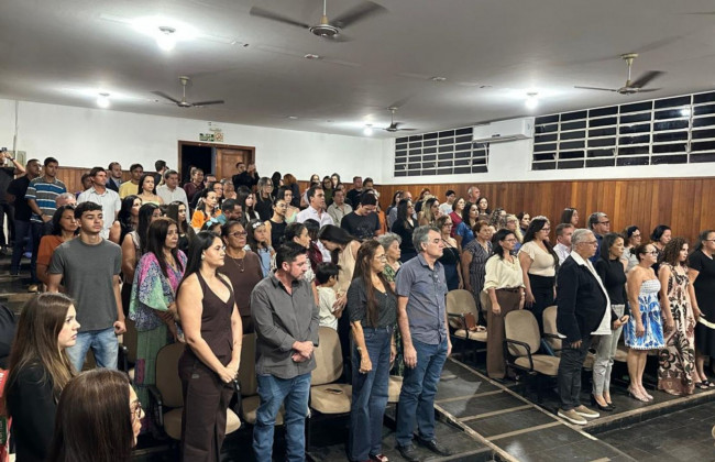 C&acirc;mara Municipal realiza sess&atilde;o solene para homenagear professores em Rio Verde